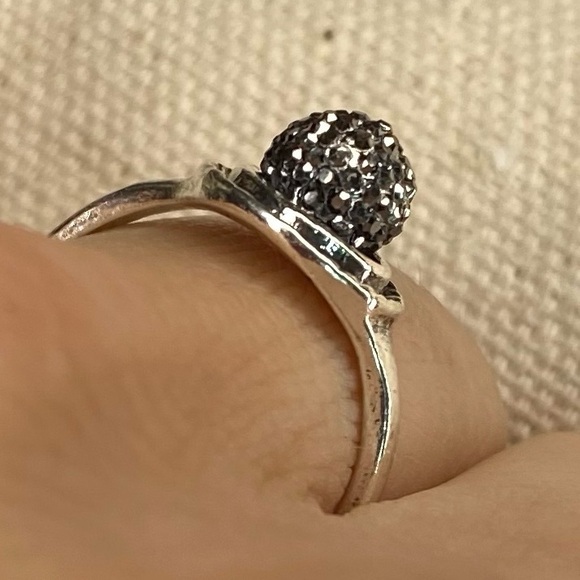 Sparkly Crystal Stone Ring - Picture 4 of 14